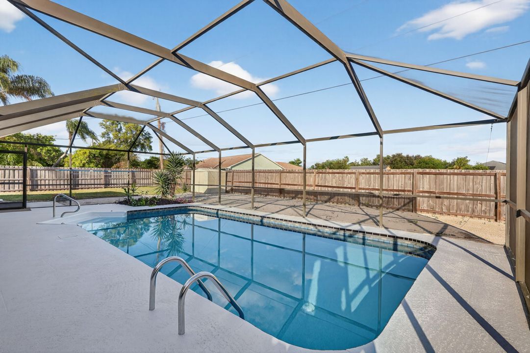 Activo con contrato: $412,810 (4 camas, 2 baños, 1788 Pies cuadrados)