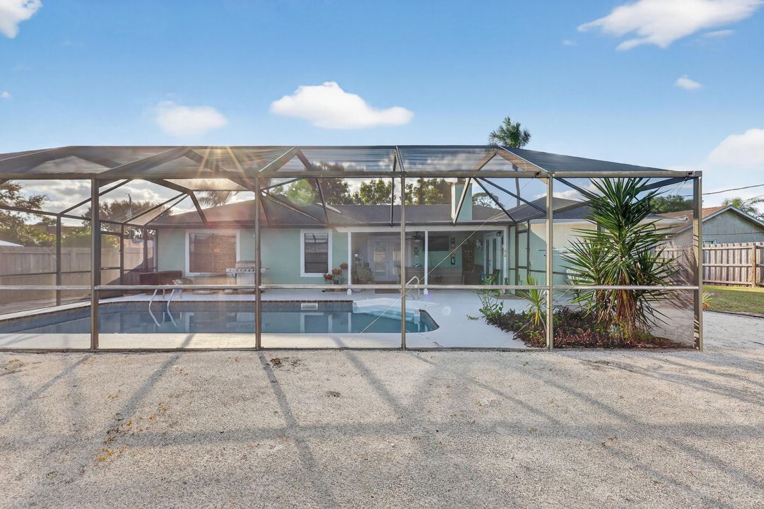 Activo con contrato: $412,810 (4 camas, 2 baños, 1788 Pies cuadrados)