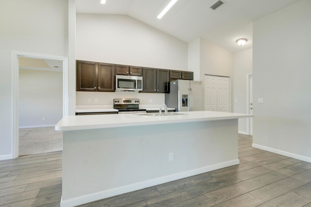 For Sale: $454,900 (4 beds, 2 baths, 1915 Square Feet)