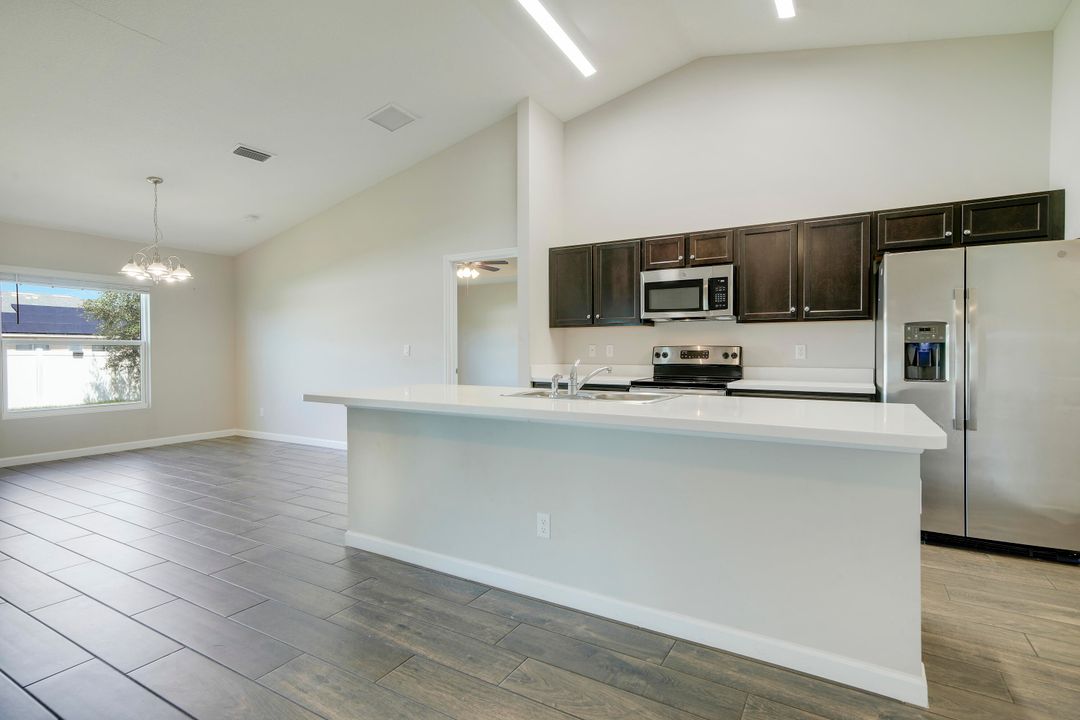 For Sale: $454,900 (4 beds, 2 baths, 1915 Square Feet)