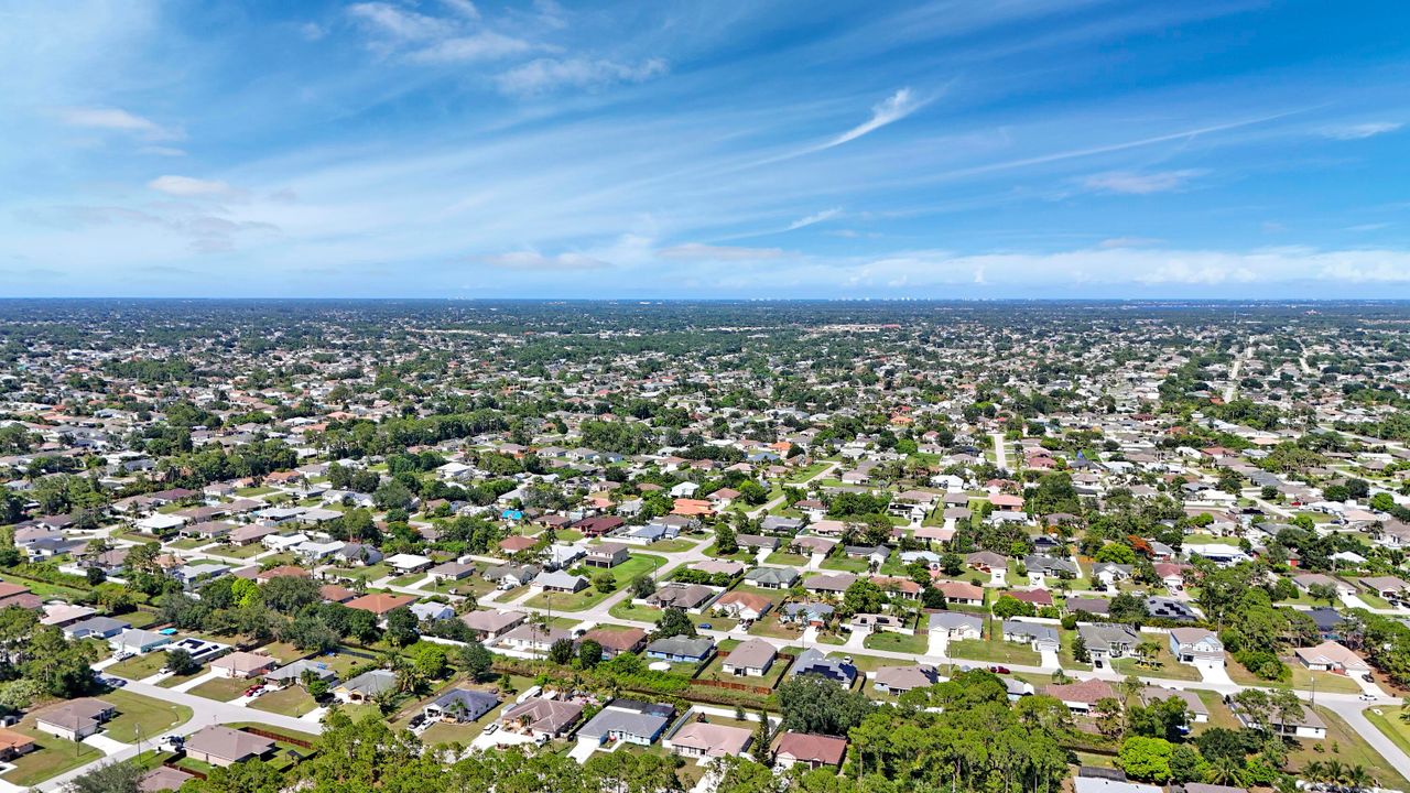 For Sale: $454,900 (4 beds, 2 baths, 1915 Square Feet)