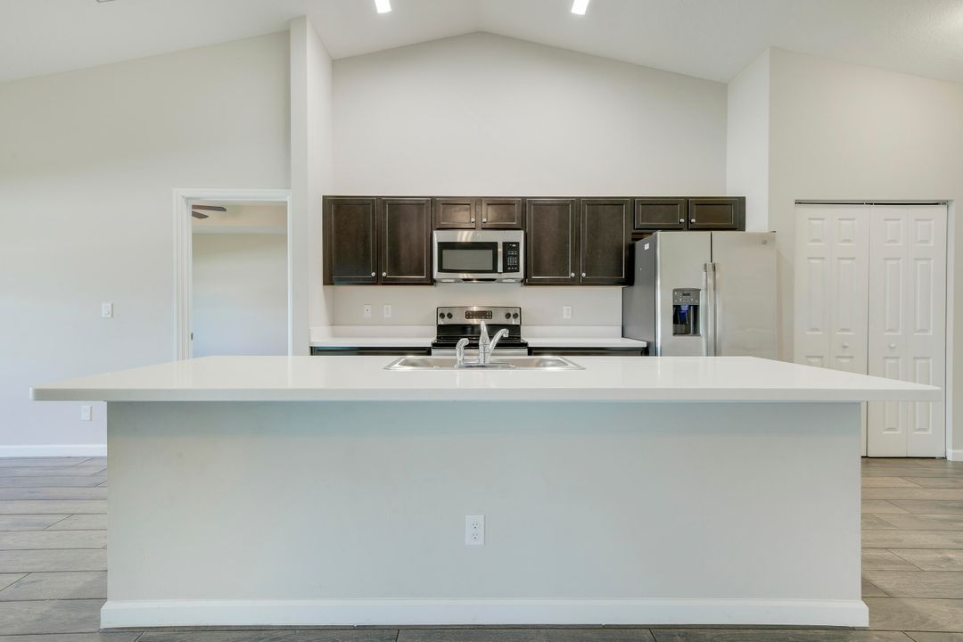 For Sale: $454,900 (4 beds, 2 baths, 1915 Square Feet)