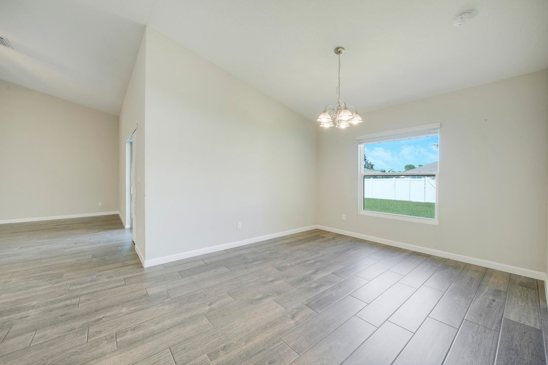 For Sale: $454,900 (4 beds, 2 baths, 1915 Square Feet)