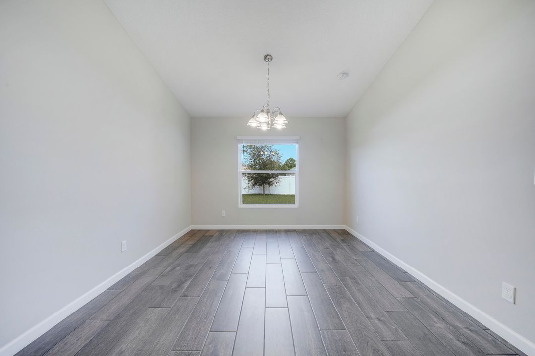 For Sale: $454,900 (4 beds, 2 baths, 1915 Square Feet)