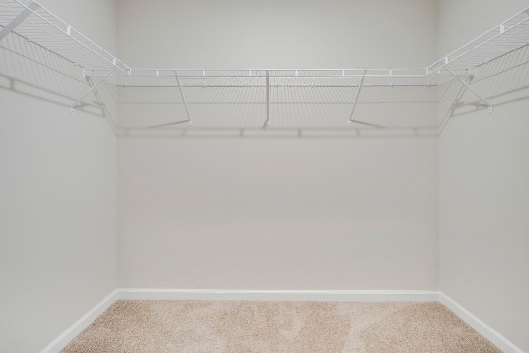 For Sale: $454,900 (4 beds, 2 baths, 1915 Square Feet)