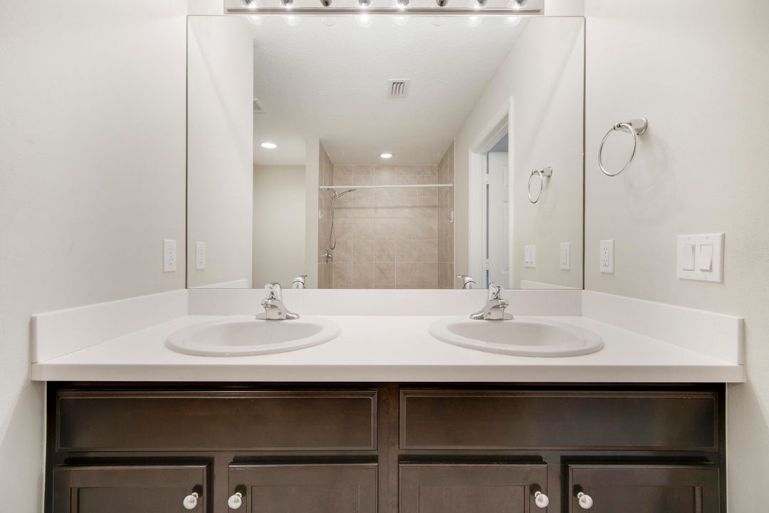 For Sale: $454,900 (4 beds, 2 baths, 1915 Square Feet)