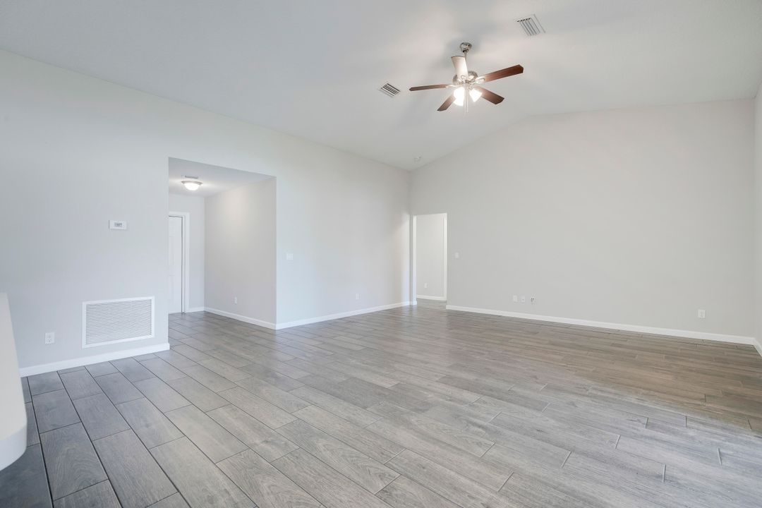 For Sale: $454,900 (4 beds, 2 baths, 1915 Square Feet)