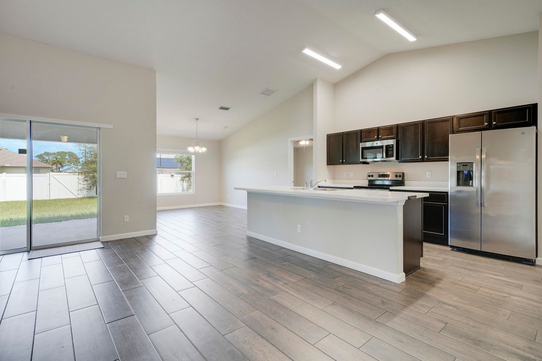 For Sale: $454,900 (4 beds, 2 baths, 1915 Square Feet)