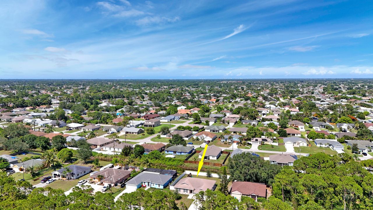 For Sale: $454,900 (4 beds, 2 baths, 1915 Square Feet)