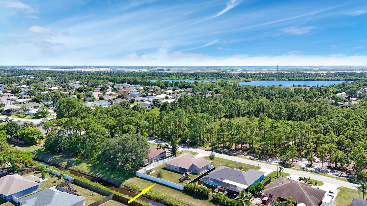 For Sale: $454,900 (4 beds, 2 baths, 1915 Square Feet)