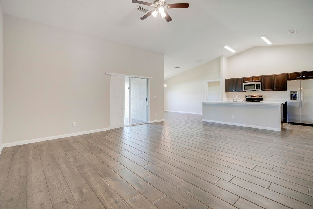 For Sale: $454,900 (4 beds, 2 baths, 1915 Square Feet)