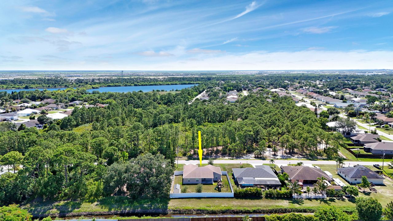 For Sale: $454,900 (4 beds, 2 baths, 1915 Square Feet)