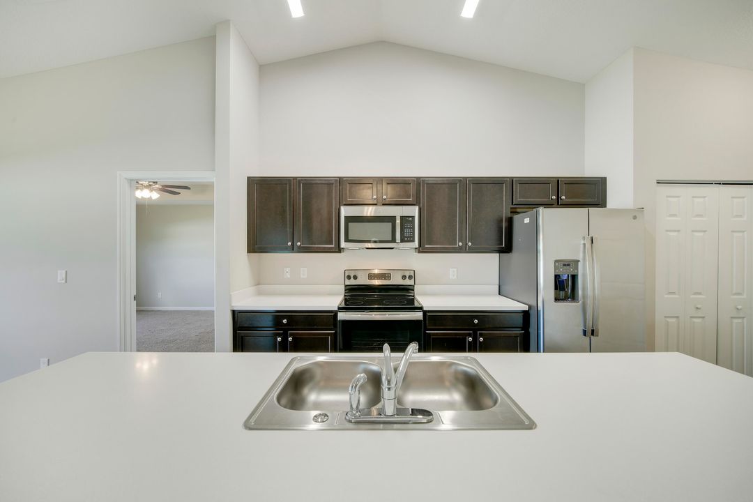 For Sale: $454,900 (4 beds, 2 baths, 1915 Square Feet)