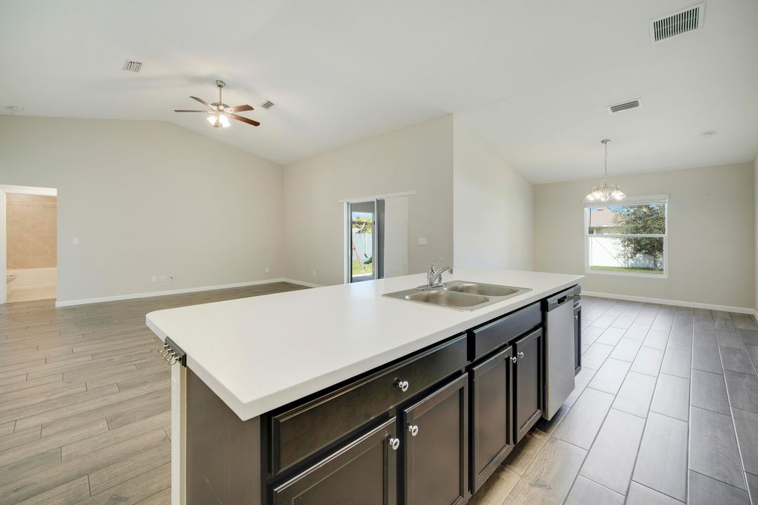 For Sale: $454,900 (4 beds, 2 baths, 1915 Square Feet)