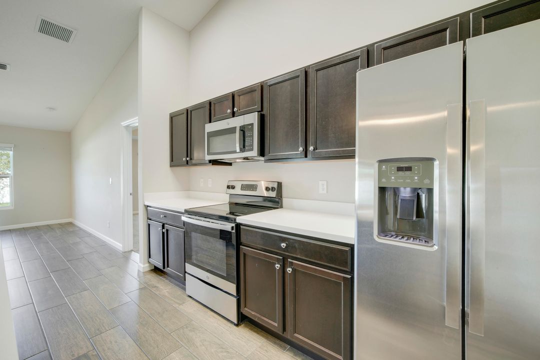 For Sale: $454,900 (4 beds, 2 baths, 1915 Square Feet)