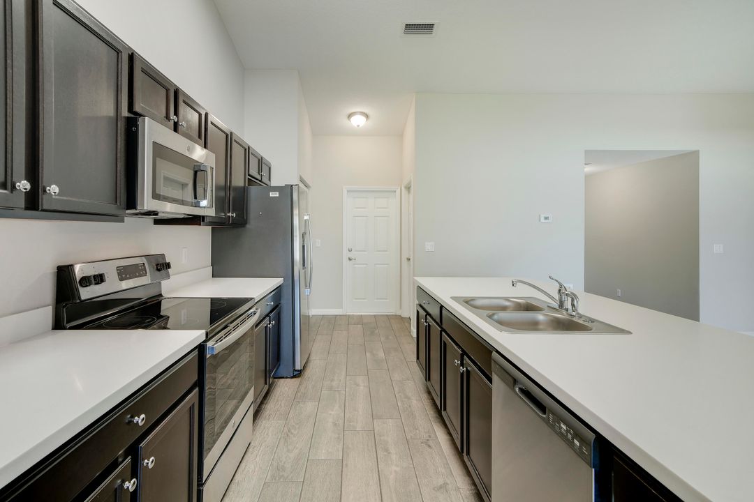 For Sale: $454,900 (4 beds, 2 baths, 1915 Square Feet)