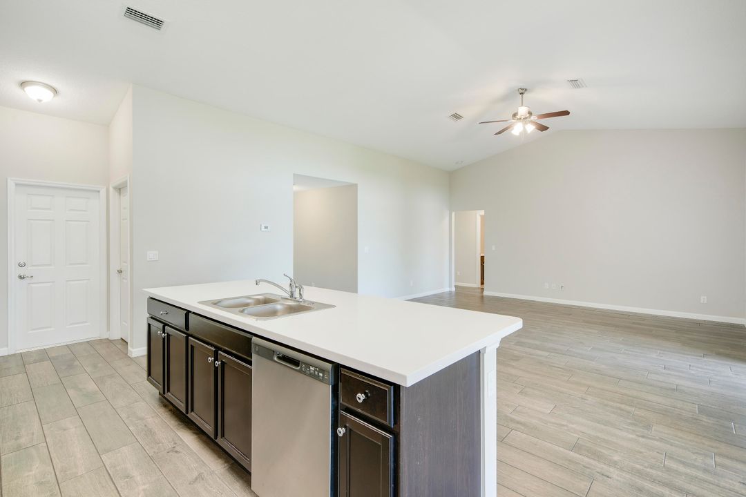 For Sale: $454,900 (4 beds, 2 baths, 1915 Square Feet)