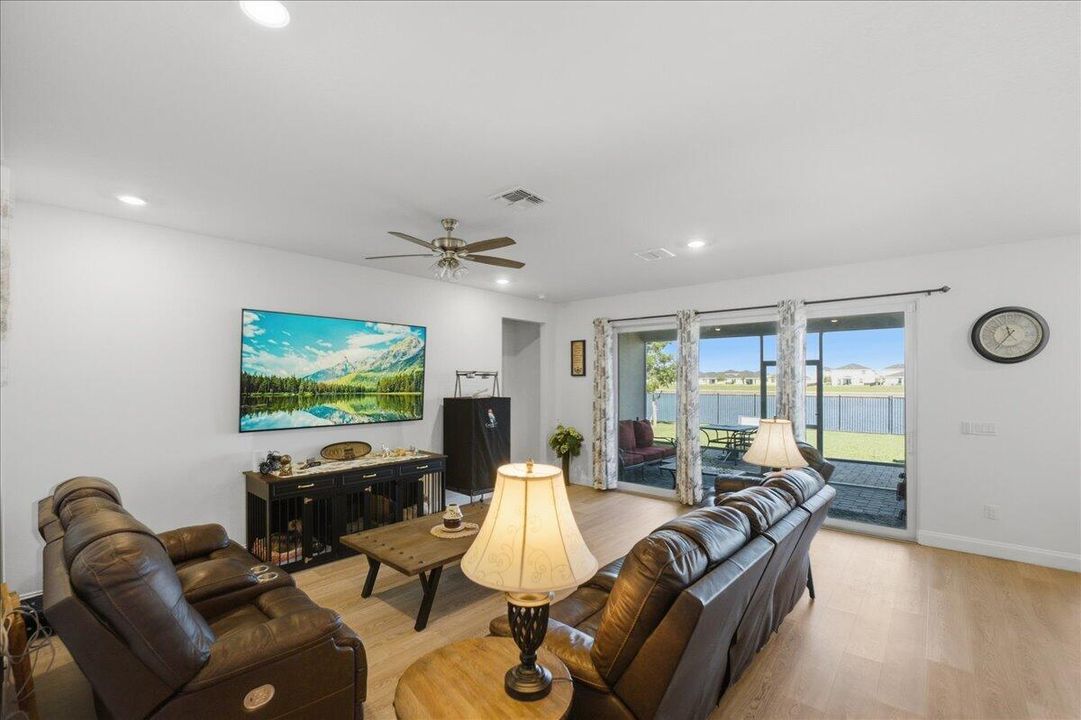 На продажу: $579,999 (4 спален, 3 ванн, 2792 Квадратных фут)