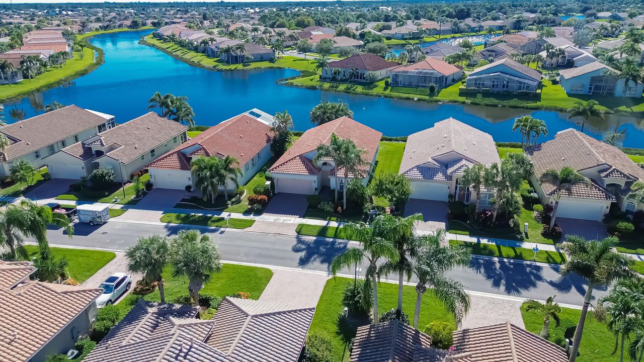 待售: $405,000 (2 贝兹, 2 浴室, 2046 平方英尺)