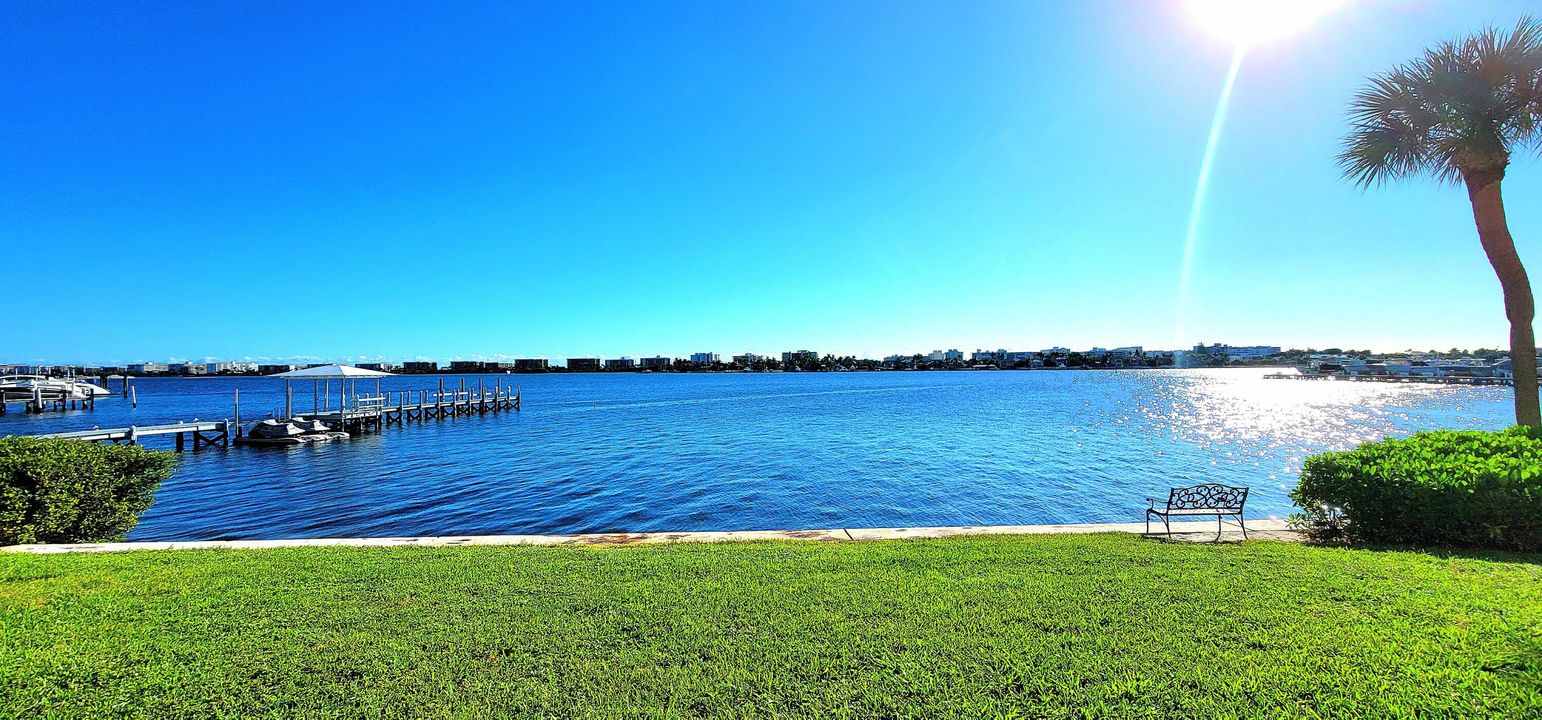 For Sale: $399,900 (2 beds, 2 baths, 1025 Square Feet)