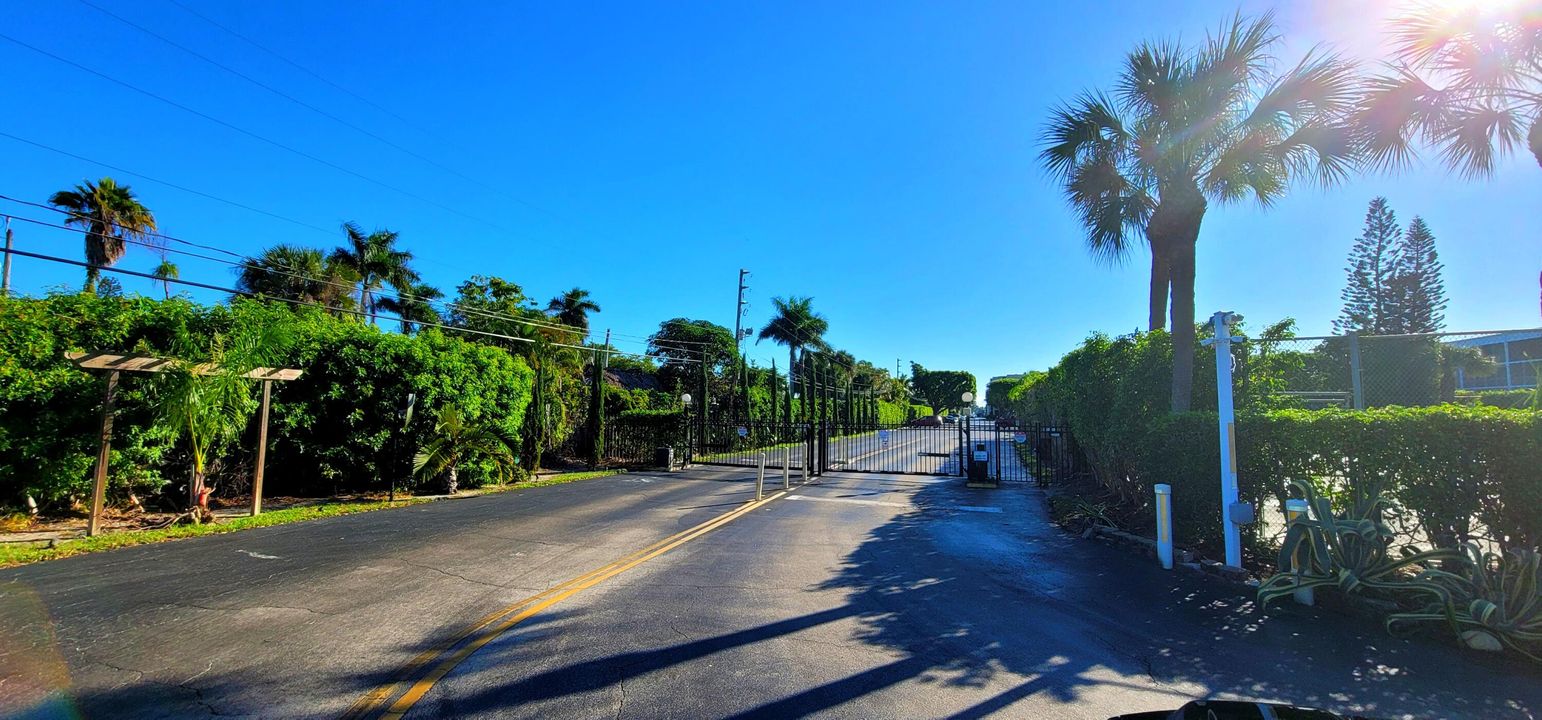 For Sale: $399,900 (2 beds, 2 baths, 1025 Square Feet)