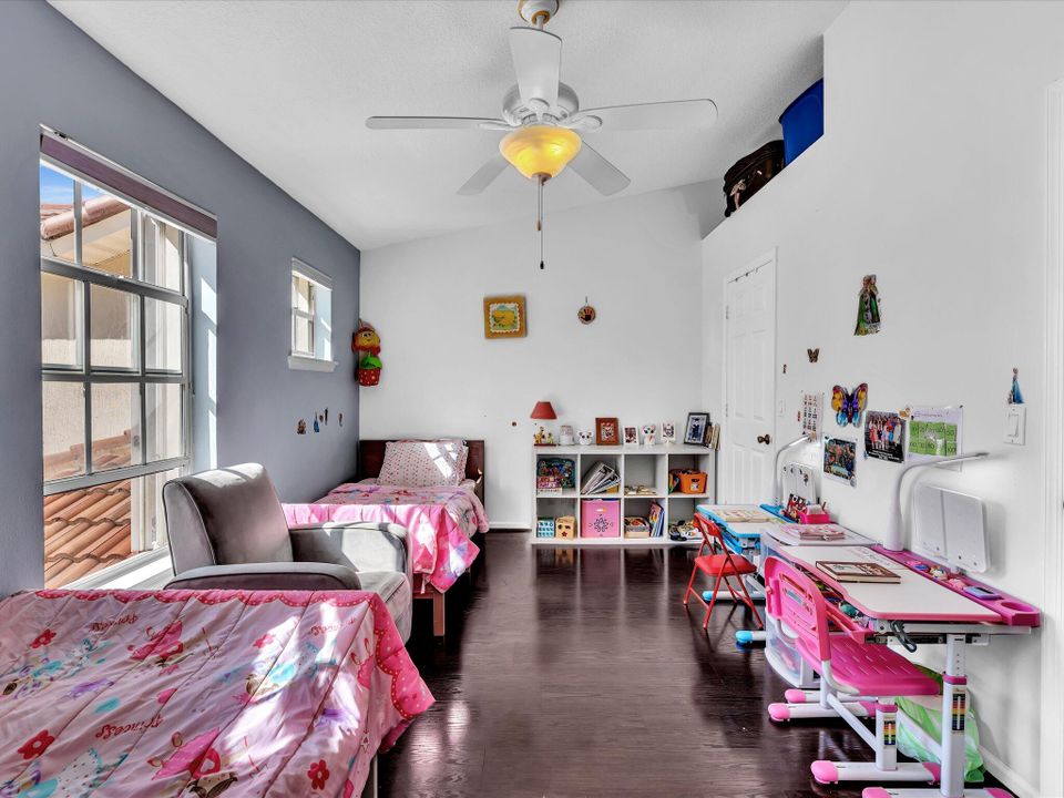 待售: $385,000 (2 贝兹, 2 浴室, 1420 平方英尺)