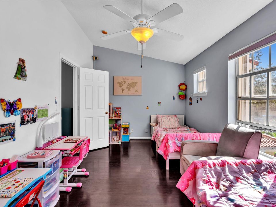 待售: $385,000 (2 贝兹, 2 浴室, 1420 平方英尺)