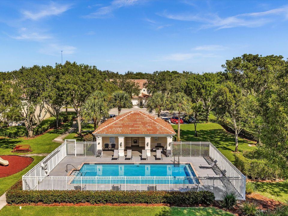 待售: $385,000 (2 贝兹, 2 浴室, 1420 平方英尺)