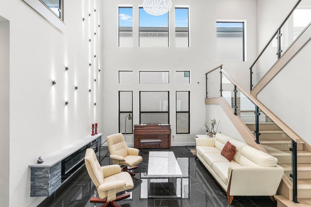 Active With Contract: $2,200,000 (5 beds, 7 baths, 4484 Square Feet)