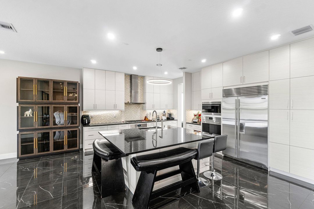 Active With Contract: $2,200,000 (5 beds, 7 baths, 4484 Square Feet)