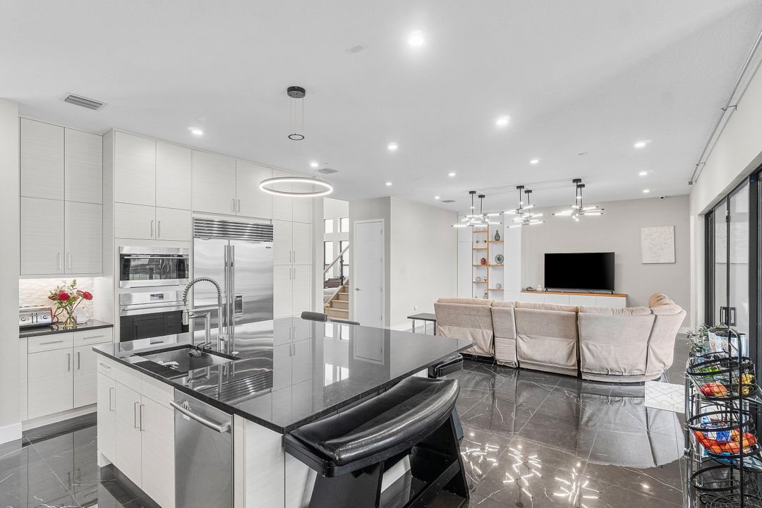 Active With Contract: $2,200,000 (5 beds, 7 baths, 4484 Square Feet)