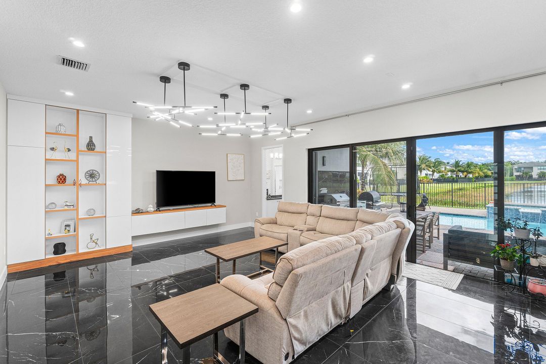 Active With Contract: $2,200,000 (5 beds, 7 baths, 4484 Square Feet)