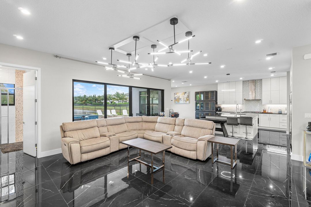 Active With Contract: $2,200,000 (5 beds, 7 baths, 4484 Square Feet)