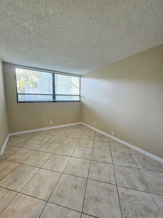 For Rent: $1,500 (1 beds, 1 baths, 775 Square Feet)