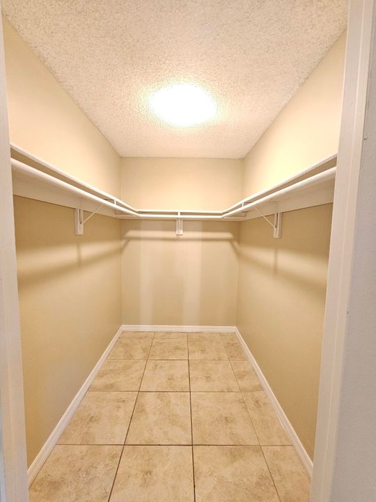 For Rent: $1,500 (1 beds, 1 baths, 775 Square Feet)