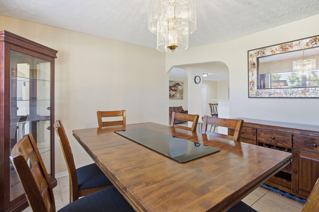 For Sale: $335,000 (5 beds, 2 baths, 1500 Square Feet)