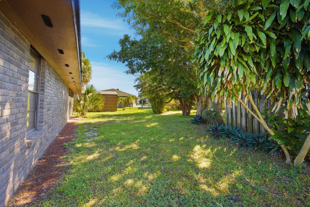 For Sale: $335,000 (5 beds, 2 baths, 1500 Square Feet)