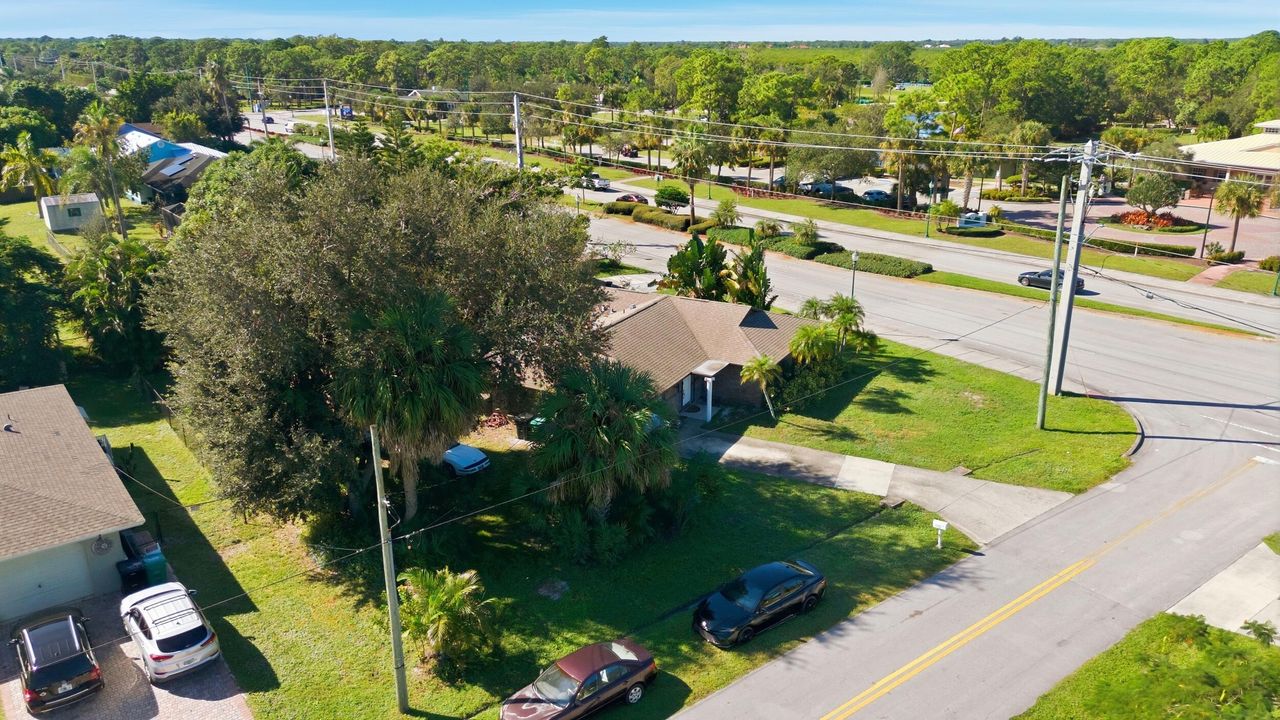 For Sale: $335,000 (5 beds, 2 baths, 1500 Square Feet)