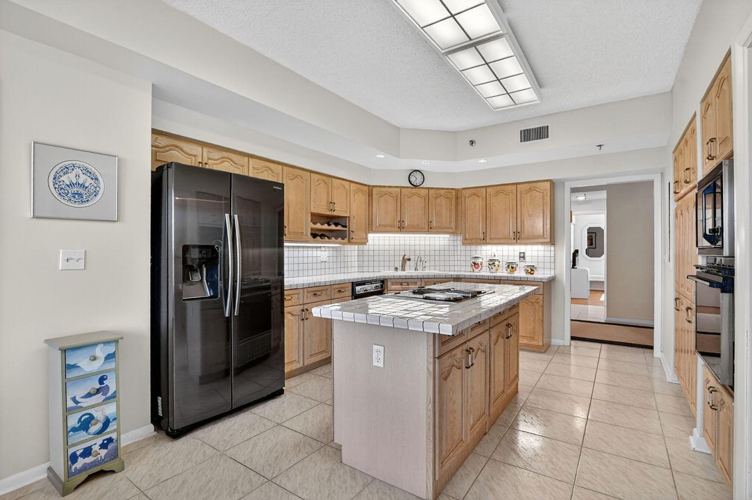 For Sale: $659,000 (3 beds, 2 baths, 2519 Square Feet)