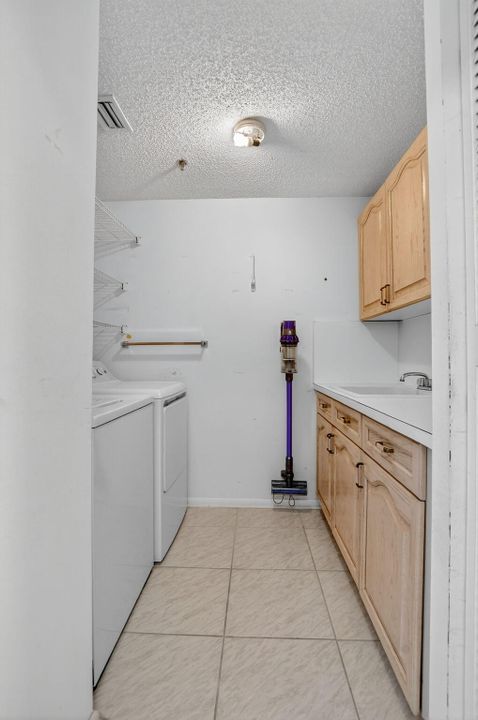 For Sale: $659,000 (3 beds, 2 baths, 2519 Square Feet)