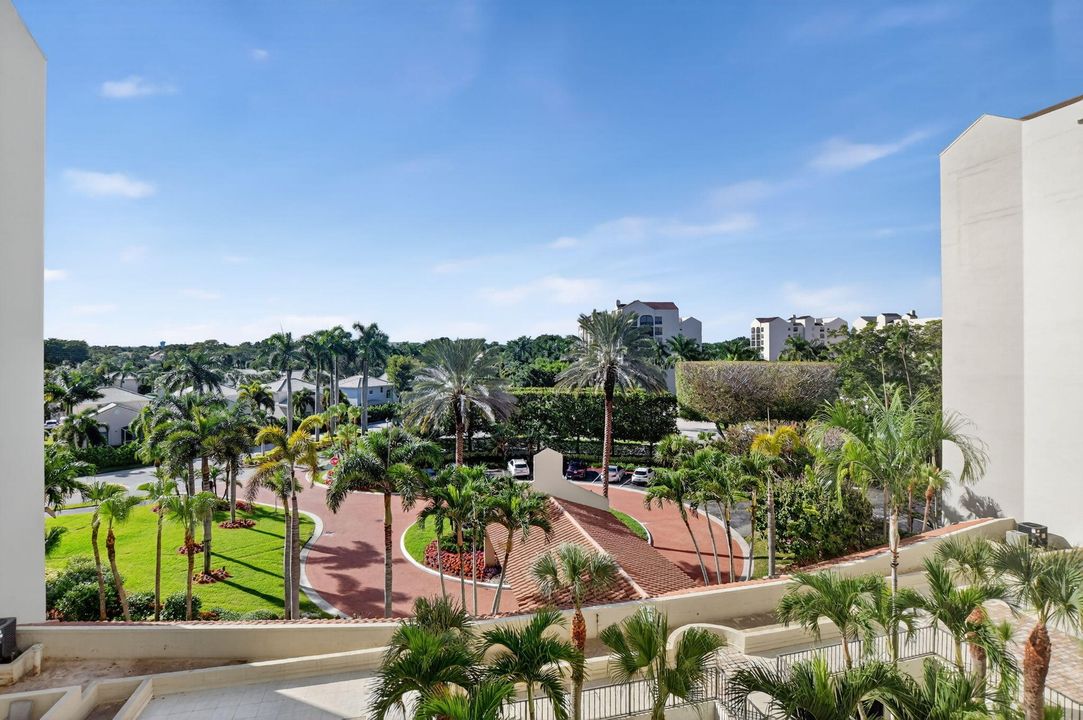 For Sale: $659,000 (3 beds, 2 baths, 2519 Square Feet)