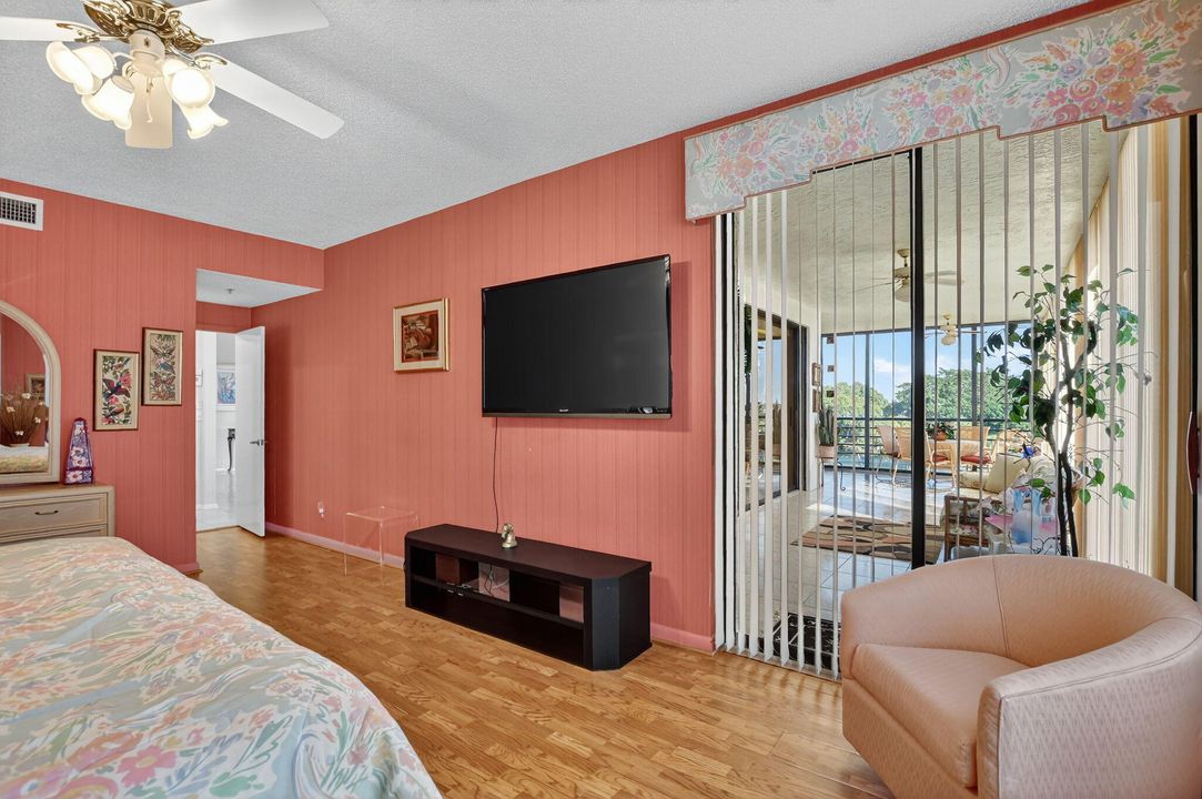 For Sale: $659,000 (3 beds, 2 baths, 2519 Square Feet)