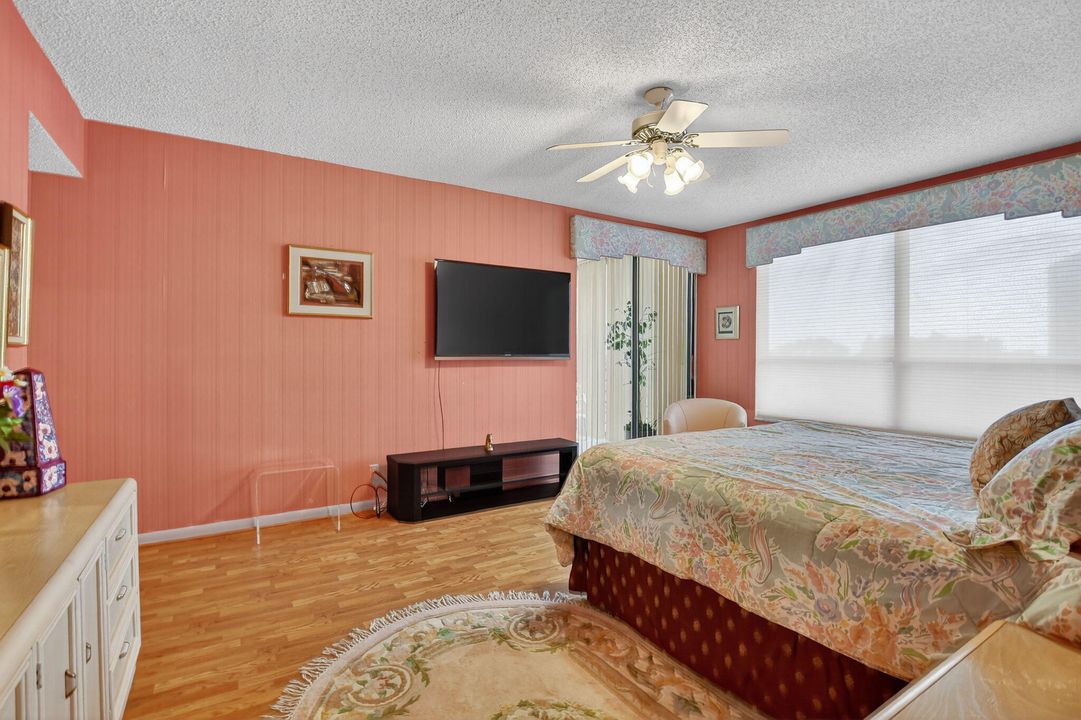 For Sale: $659,000 (3 beds, 2 baths, 2519 Square Feet)