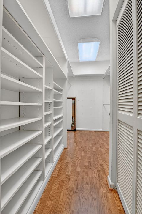 For Sale: $659,000 (3 beds, 2 baths, 2519 Square Feet)