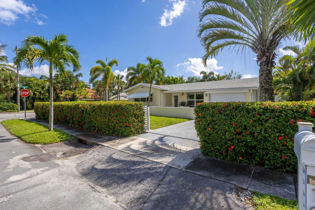 For Sale: $549,900 (2 beds, 2 baths, 1575 Square Feet)