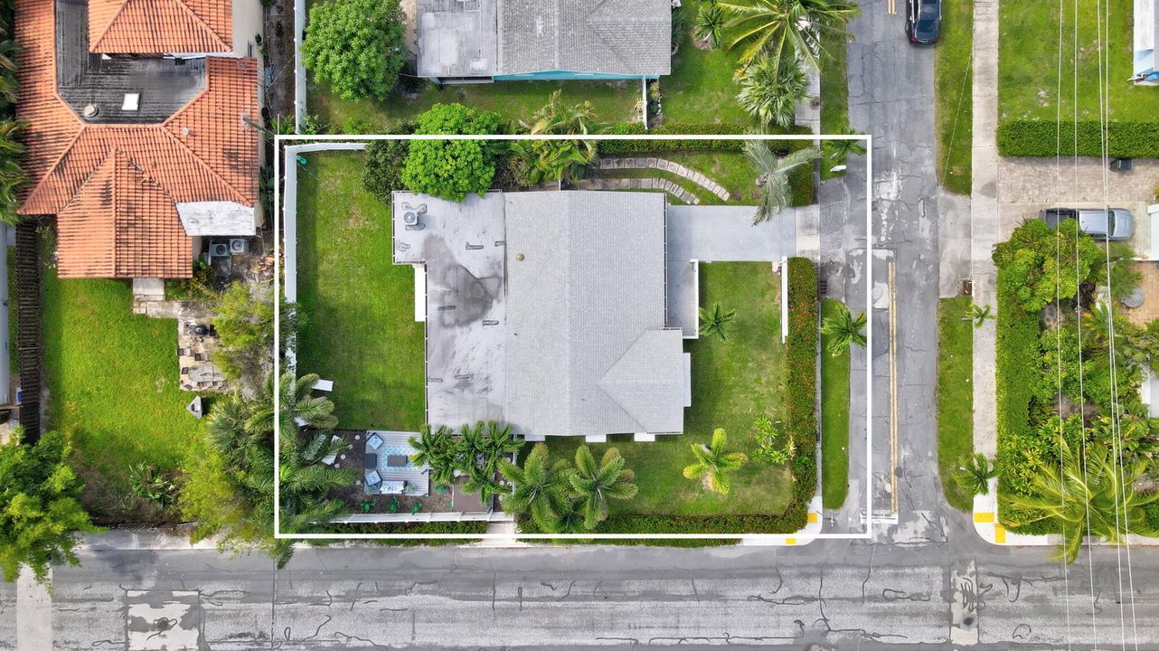 For Sale: $549,900 (2 beds, 2 baths, 1575 Square Feet)