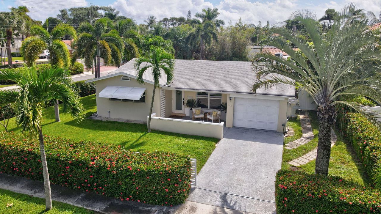 For Sale: $549,900 (2 beds, 2 baths, 1575 Square Feet)