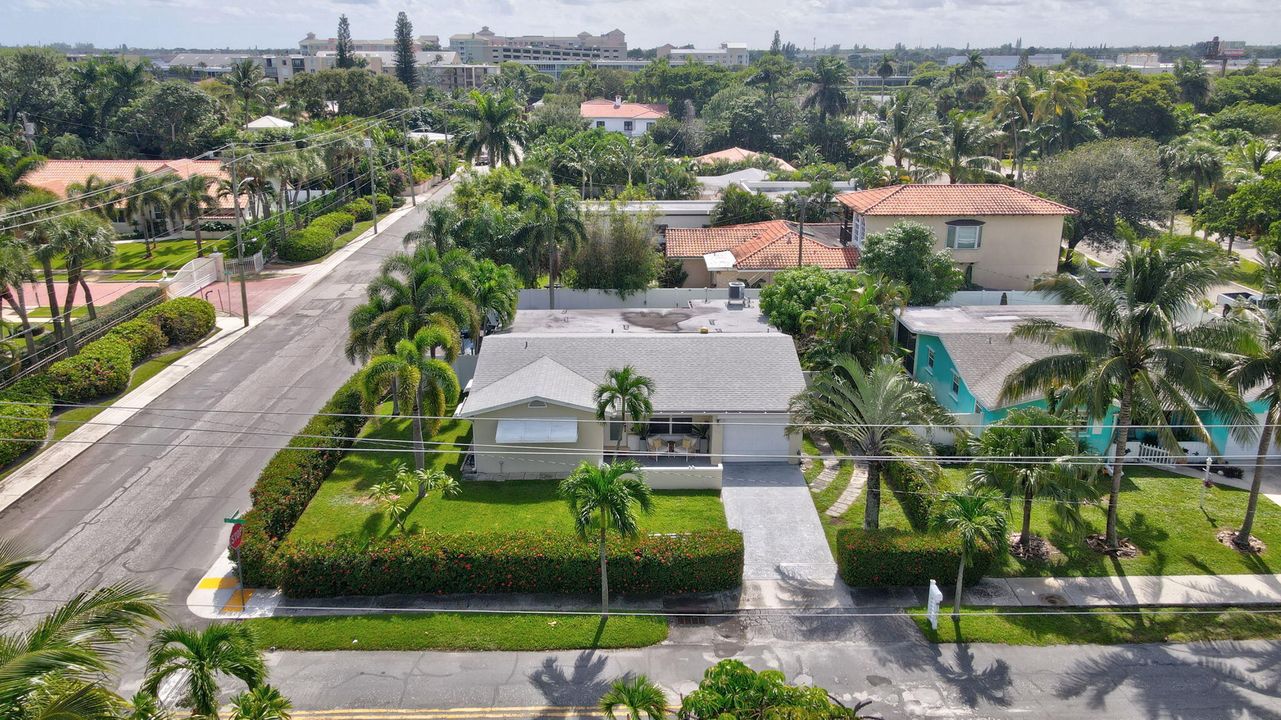 For Sale: $549,900 (2 beds, 2 baths, 1575 Square Feet)