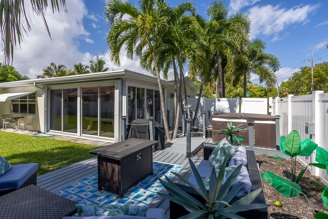 For Sale: $549,900 (2 beds, 2 baths, 1575 Square Feet)