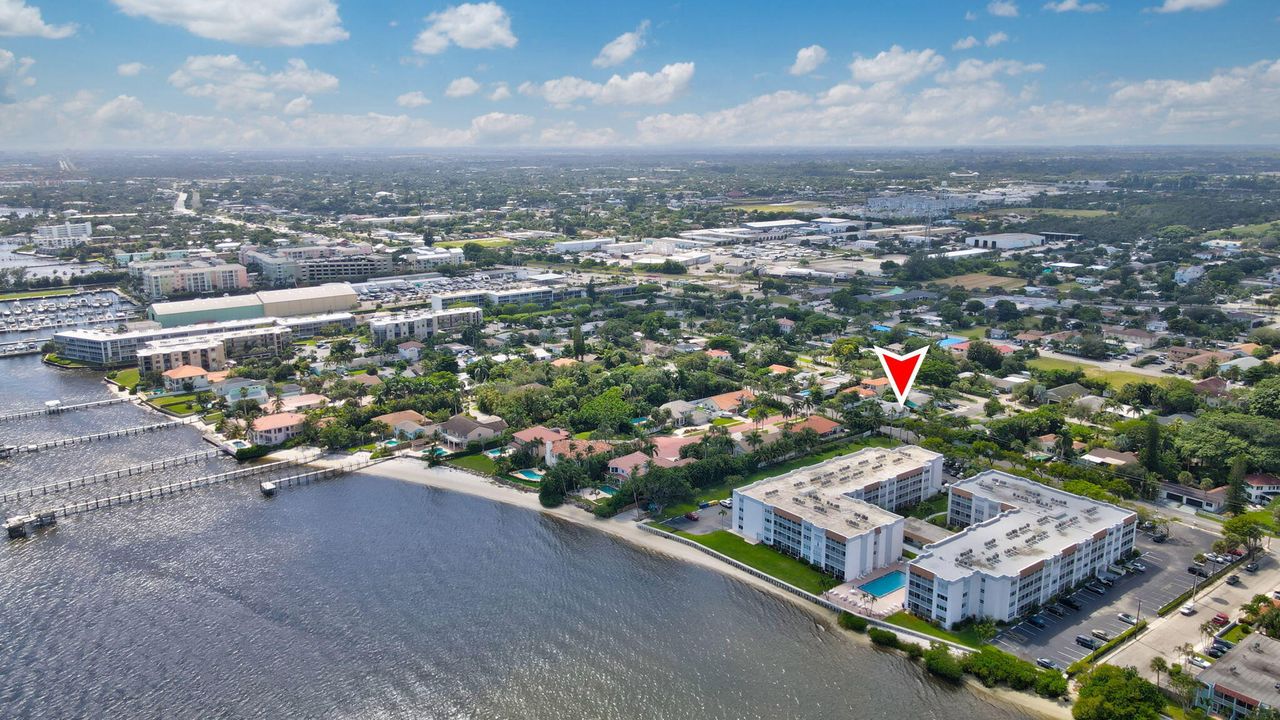 For Sale: $549,900 (2 beds, 2 baths, 1575 Square Feet)